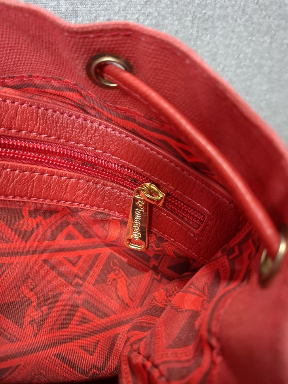 Limited Edition Loungefly Red Canvas Emperor's New Groove Bucket Bag - Picture 7 of 12
